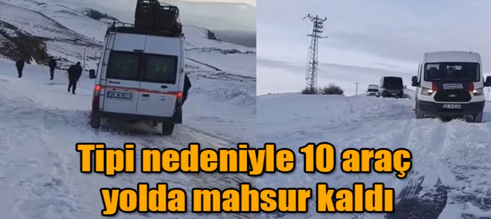 Kars'ta tipi nedeniyle araçlar  yolda mahsur kaldı