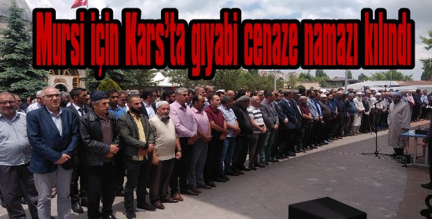 Muhammed Mursi için gıyabi cenaze namazı kılındı