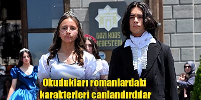 Kars'ta öğrenciler okudukları romanlardaki karakterleri canlandırdılar